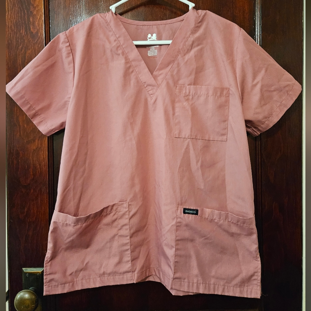 Dagacci scrub top pink size small